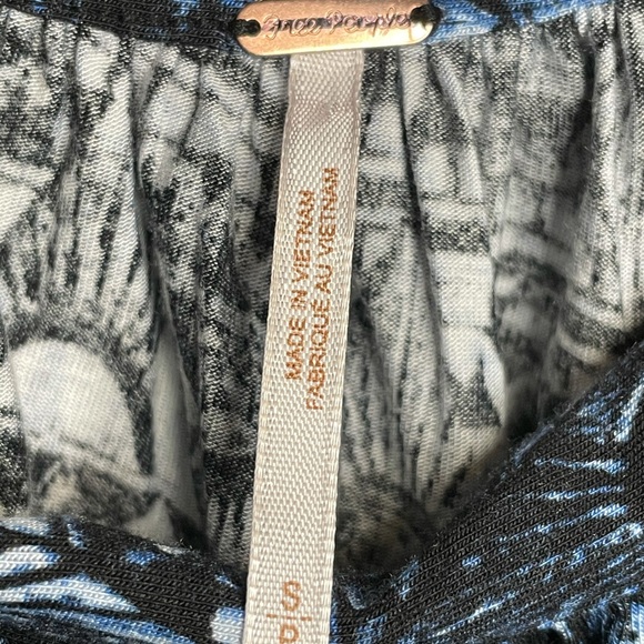 Free People Ocean Avenue One Shoulder Boho Blue Batik Print Top Size Small - Picture 4 of 5